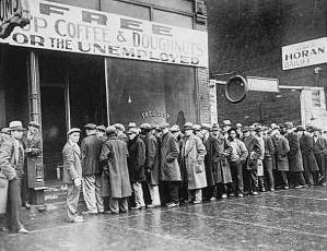 Công nhân thất nghiệp xếp hàng dài chờ trợ cấp thực phẩm 1928